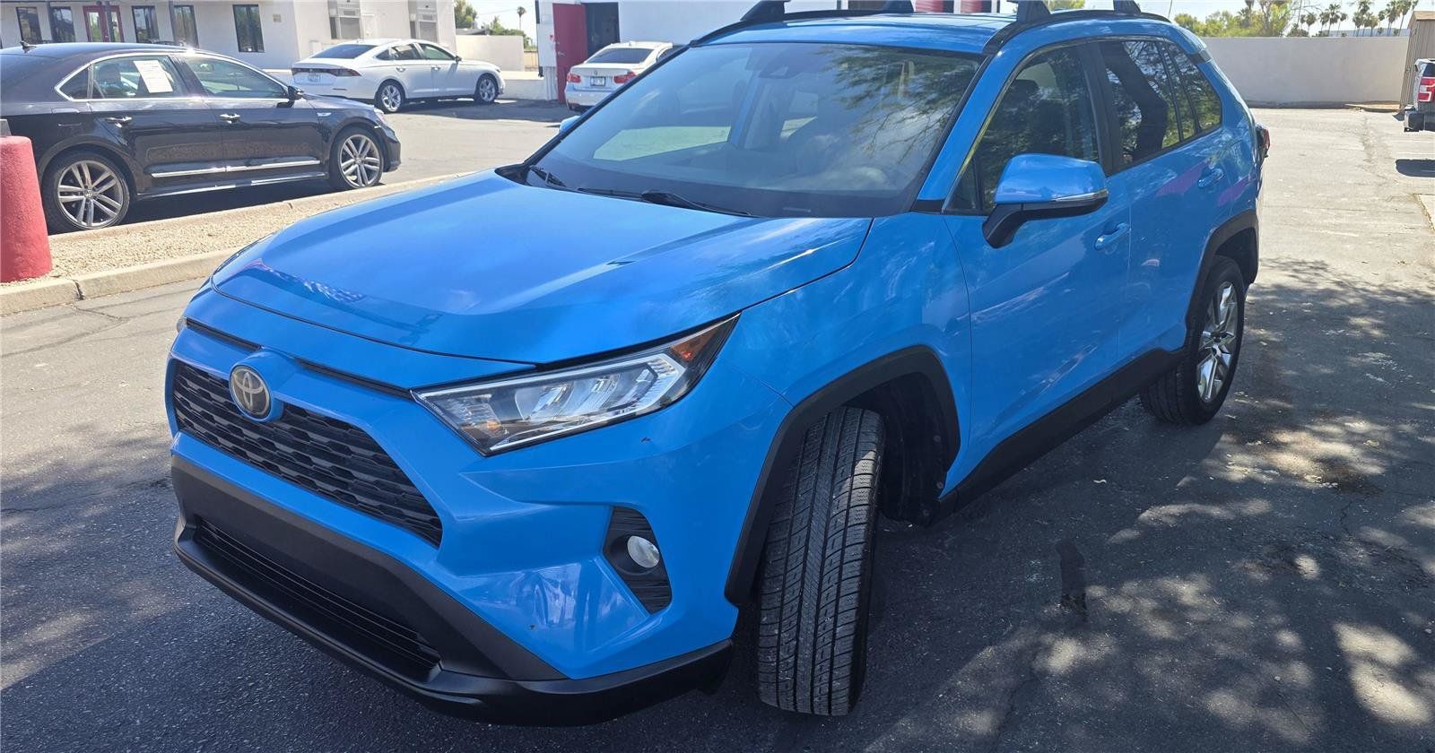 Used 2019 Toyota RAV4 XLE Premium w/ Carpet Mat Package FWD image 1