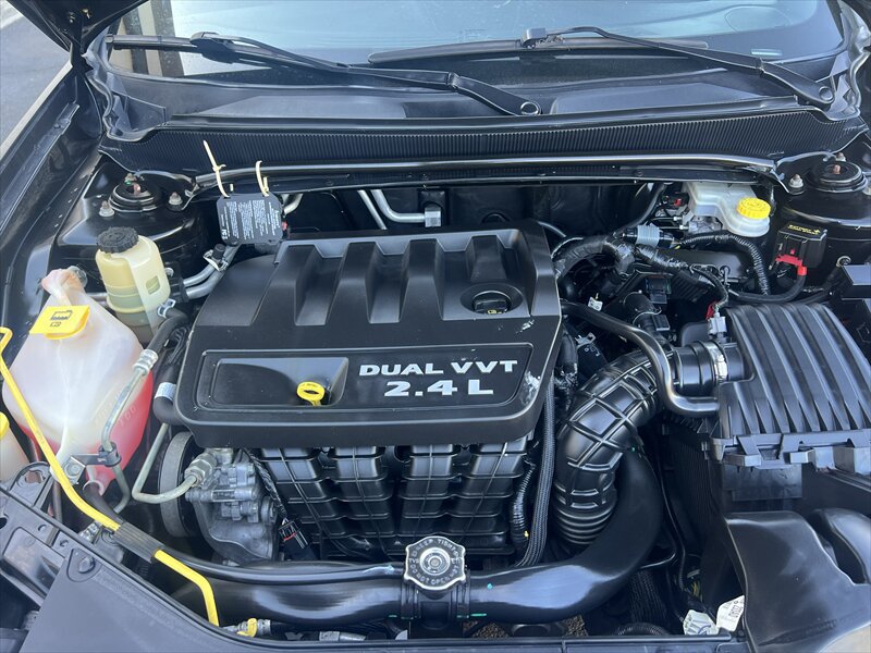 Used 2012 Dodge Avenger SXT FWD image 6