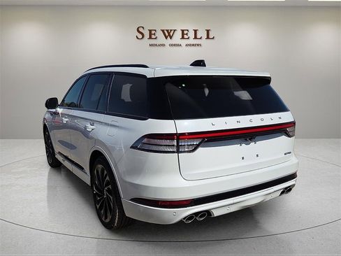 New 2026 Lincoln Aviator Reserve w/ Luxury Package image 3