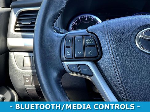 Used 2019 Toyota Highlander XLE AWD/4WD image 11