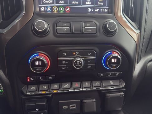 Used 2021 Chevrolet Silverado 1500 High Country w/ Technology Package image 26