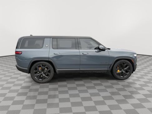 Used 2025 Rivian R1S Premium image 5