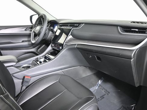 Used 2023 Jeep Grand Cherokee Limited image 15