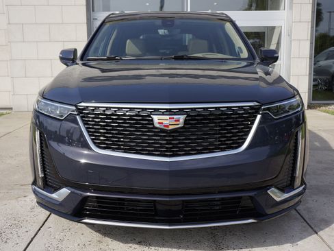 Used 2025 Cadillac XT6 Premium Luxury image 14