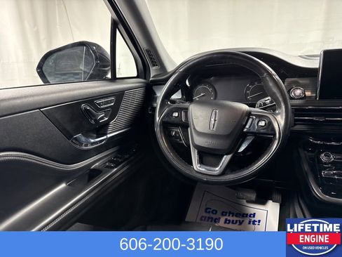Used 2022 Lincoln Corsair AWD w/ Premium Package image 27