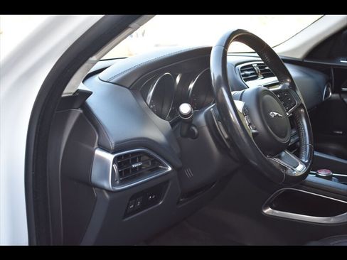 Used 2019 Jaguar F-PACE Prestige AWD/4WD image 14