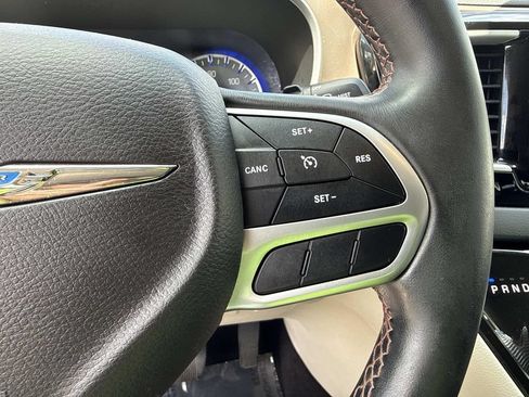 Used 2018 Chrysler Pacifica Touring-L w/ Tire & Wheel Group FWD image 34