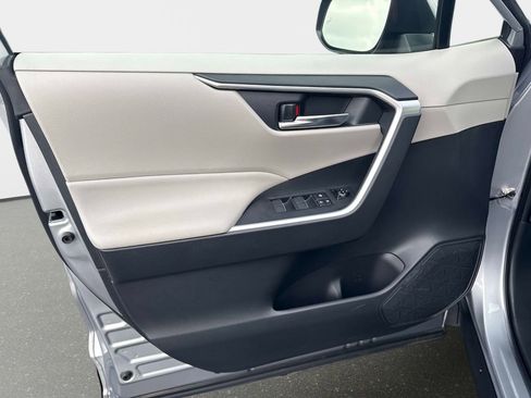 Used 2022 Toyota RAV4 XLE Premium image 45