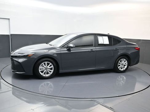 Used 2025 Toyota Camry LE image 6