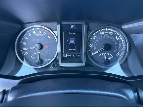 Used 2017 Toyota Tacoma TRD Sport w/ Tow Package image 20