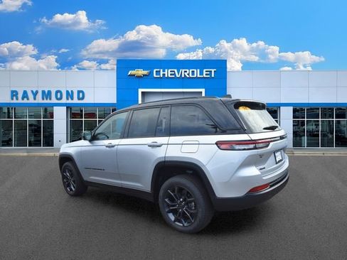 Used 2025 Jeep Grand Cherokee Limited AWD/4WD image 6