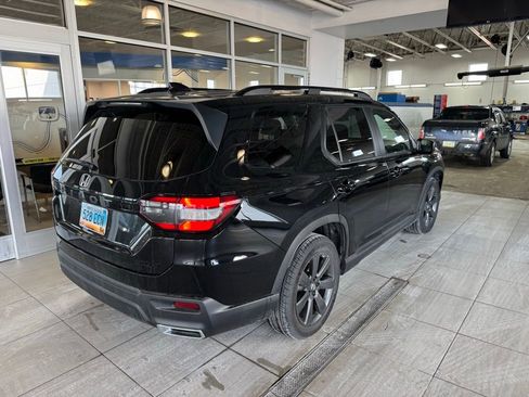 Used 2023 Honda Pilot Sport image 3