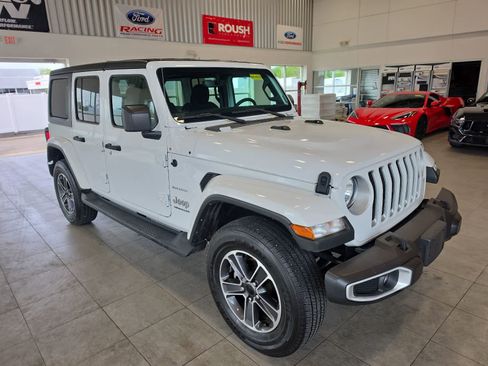 Used 2023 Jeep Wrangler Unlimited Sahara AWD/4WD image 7