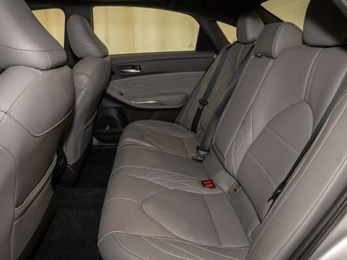 Used 2019 Toyota Avalon Limited image 8