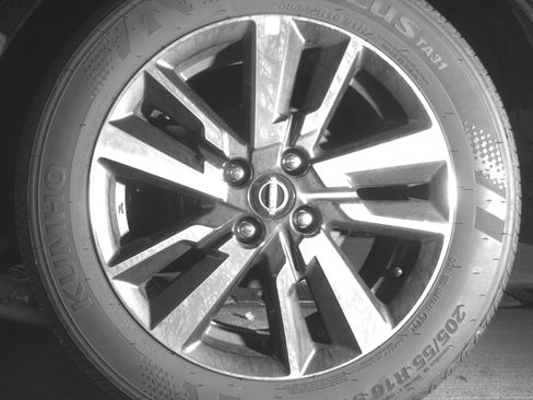 Used 2025 Nissan Versa SV image 14