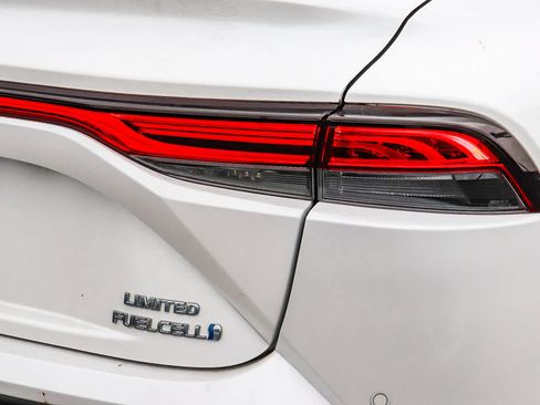 Used 2021 Toyota Mirai RWD image 11