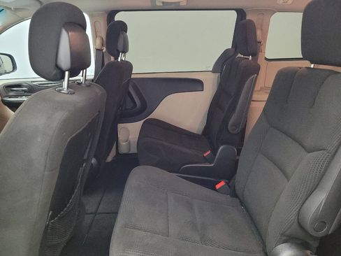 Used 2016 Dodge Grand Caravan SE w/ Quick Order Package 29E SE image 18