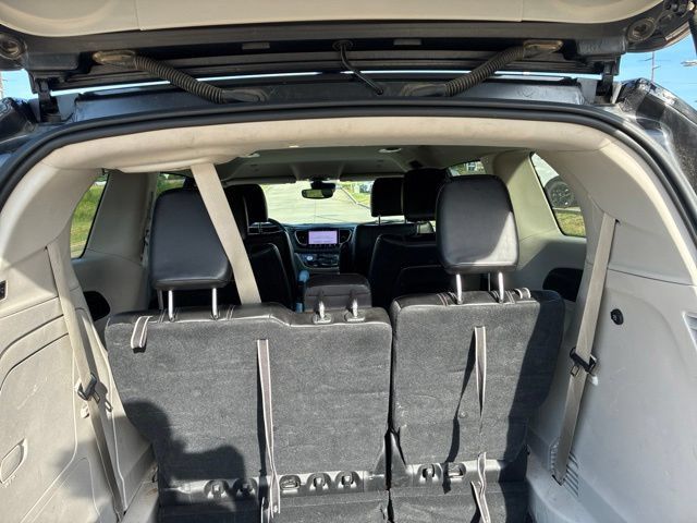Used 2023 Chrysler Pacifica Touring-L FWD image 10