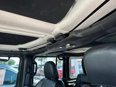 Used 2020 Jeep Wrangler Unlimited Sahara AWD/4WD image 4