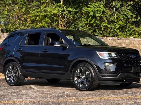 Used 2018 Ford Explorer Sport w/ Equipment Group 401A AWD/4WD image 2