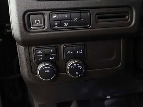 Used 2024 Chevrolet Tahoe LT w/ Luxury Package image 38