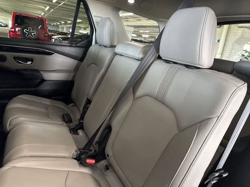 Used 2023 Honda Pilot Touring image 21