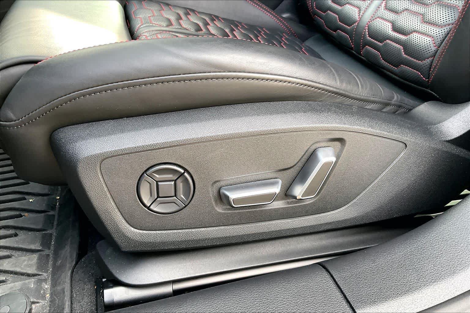 Used 2025 Audi RS 7 Performance AWD/4WD image 31