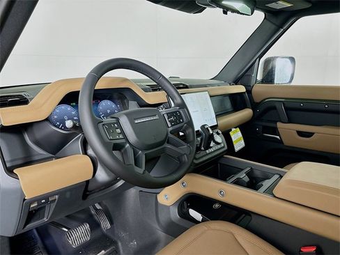 New 2026 Land Rover Defender 130 X-Dynamic SE image 9