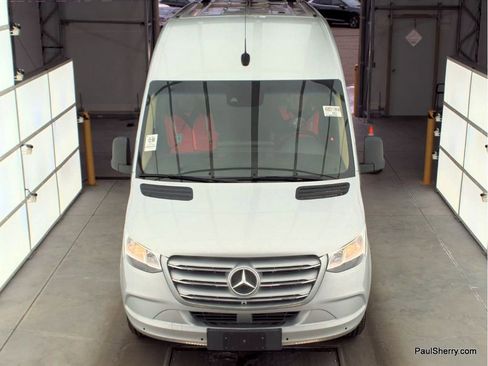 Used 2021 Mercedes-Benz Sprinter 2500 image 9