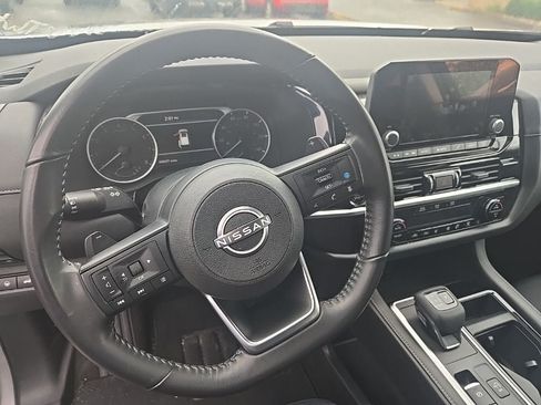 Used 2025 Nissan Pathfinder SV AWD/4WD image 3