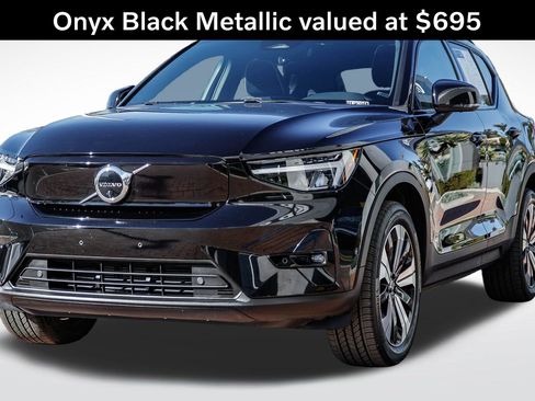 Used 2023 Volvo XC40 Recharge Plus image 3