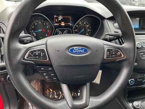 Used 2015 Ford Focus SE FWD image 15