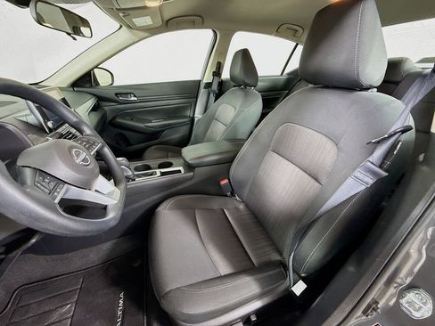 Used 2025 Nissan Altima 2.5 SV image 11