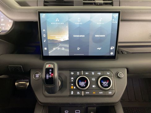 Used 2023 Land Rover Defender 110 V8 image 22