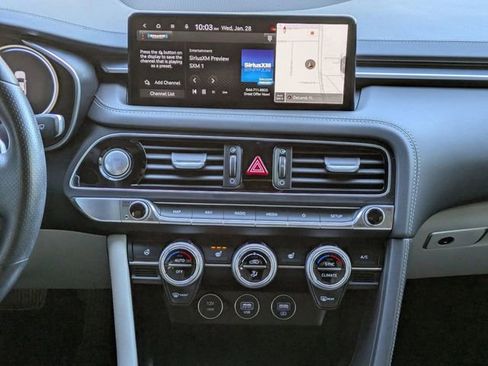 Used 2023 Genesis G70 2.0T image 18