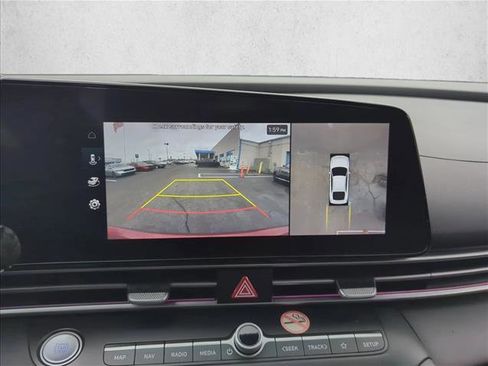 Used 2024 Hyundai Elantra Limited image 16