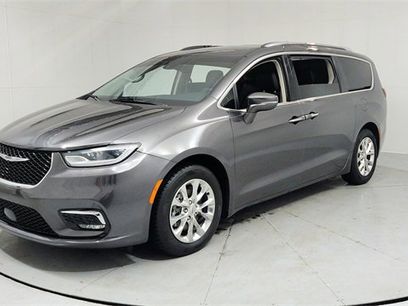 Used 2021 Chrysler Pacifica Touring-L w/ Uconnect Theater Family Group