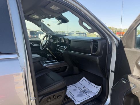 Used 2023 Chevrolet Silverado 1500 LTZ AWD/4WD image 12