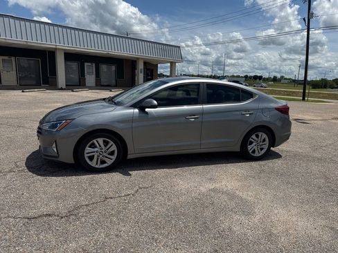 Used 2019 Hyundai Elantra SEL FWD image 9