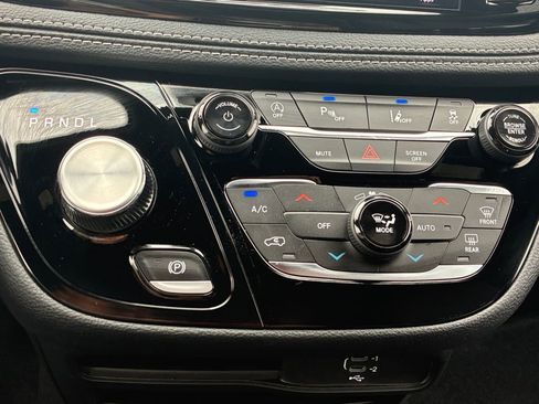New 2026 Chrysler Pacifica Select FWD image 7