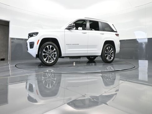 Used 2024 Jeep Grand Cherokee Overland w/ Luxury Tech Group IV image 51