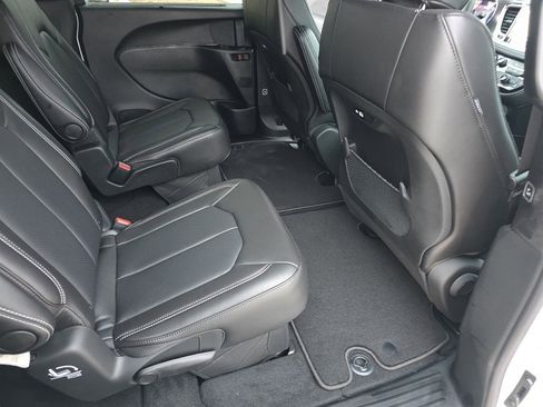 New 2026 Chrysler Pacifica Select image 19