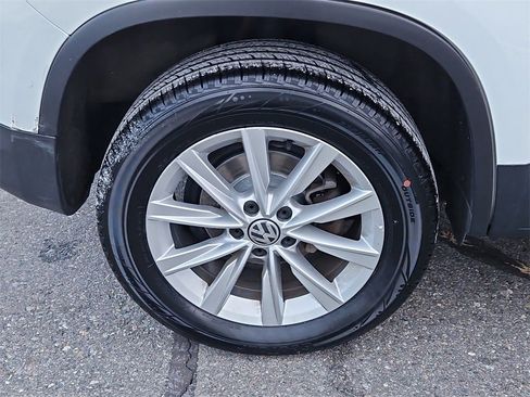 Used 2017 Volkswagen Tiguan Limited w/ Premium Package image 9