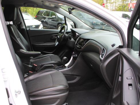 Used 2019 Chevrolet Trax LT w/ LT Convenience Package AWD/4WD image 28