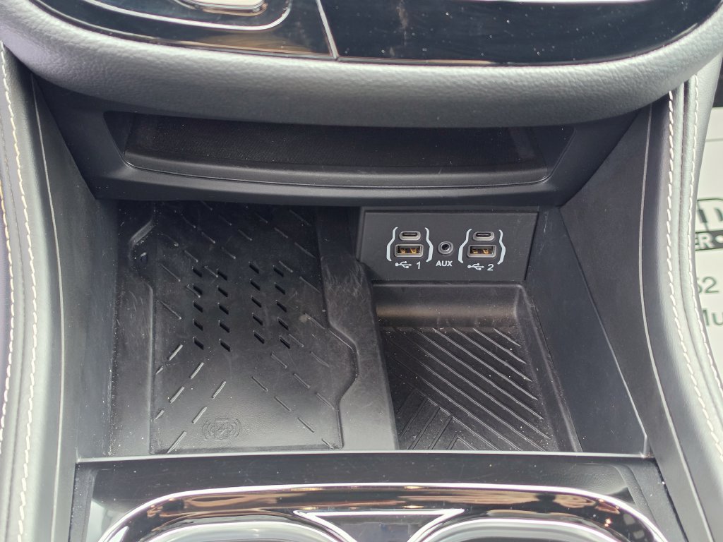 Used 2025 Chrysler Pacifica Limited AWD/4WD image 25