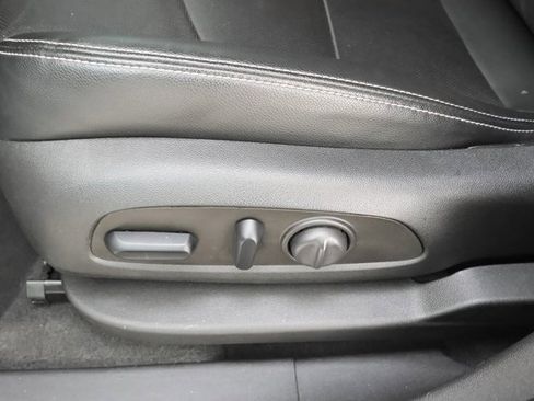 Used 2023 GMC Terrain SLT image 10