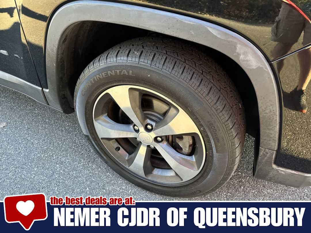 Used 2019 Jeep Cherokee Limited AWD/4WD image 10