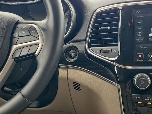 Used 2019 Jeep Grand Cherokee Limited AWD/4WD image 23