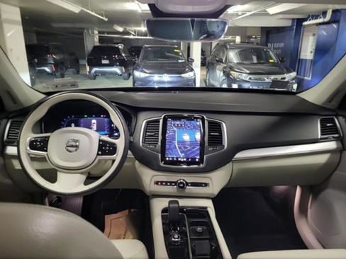 Used 2023 Volvo XC90 B5 Core w/ Protection Package Premier image 5