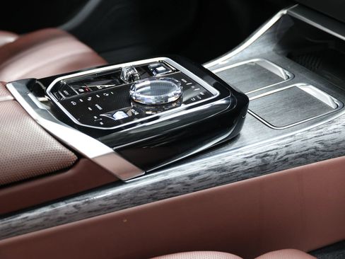 Used 2023 BMW 740i w/ Parking Assistance Package RWD image 97
